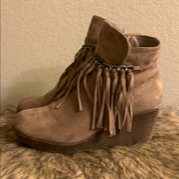 Brown fringe booties - Picture 1 of 3